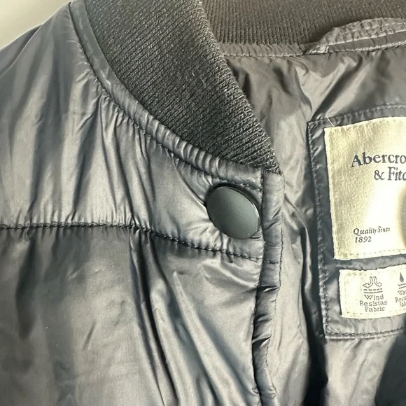 Abercrombie & Fitch Black Cropped Puffer Jacket – Women’s Small - Picture 6 of 8